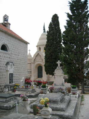 Supetar, der Friedhof und das Mausoleum ...