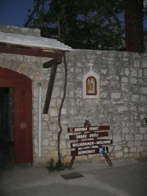 Hochgelobt in vielen Reiseberichten, die Konoba Tomic