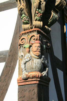 Renaissance-Schnitzwerk am Haus 